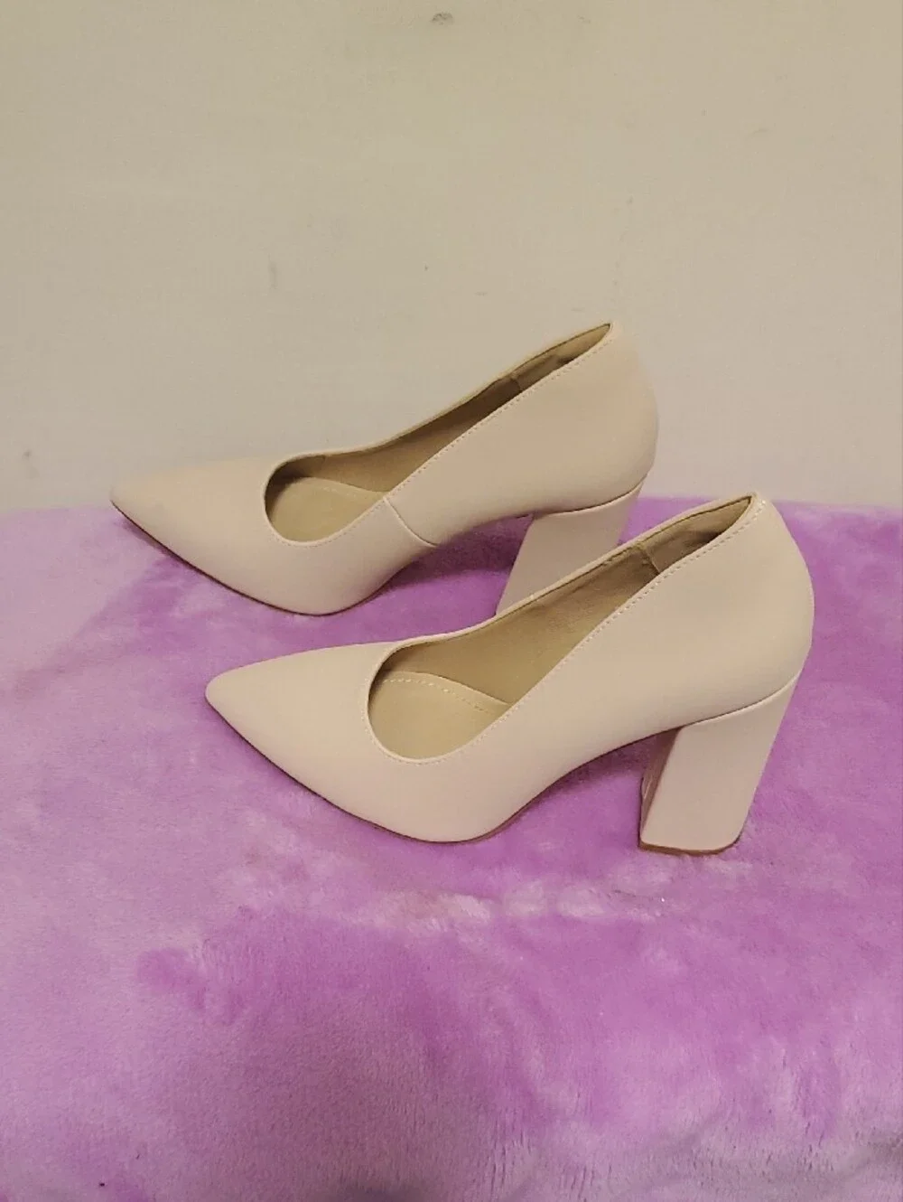 Women’s Pointed-Toe Block Heel Pumps in Pale Pink